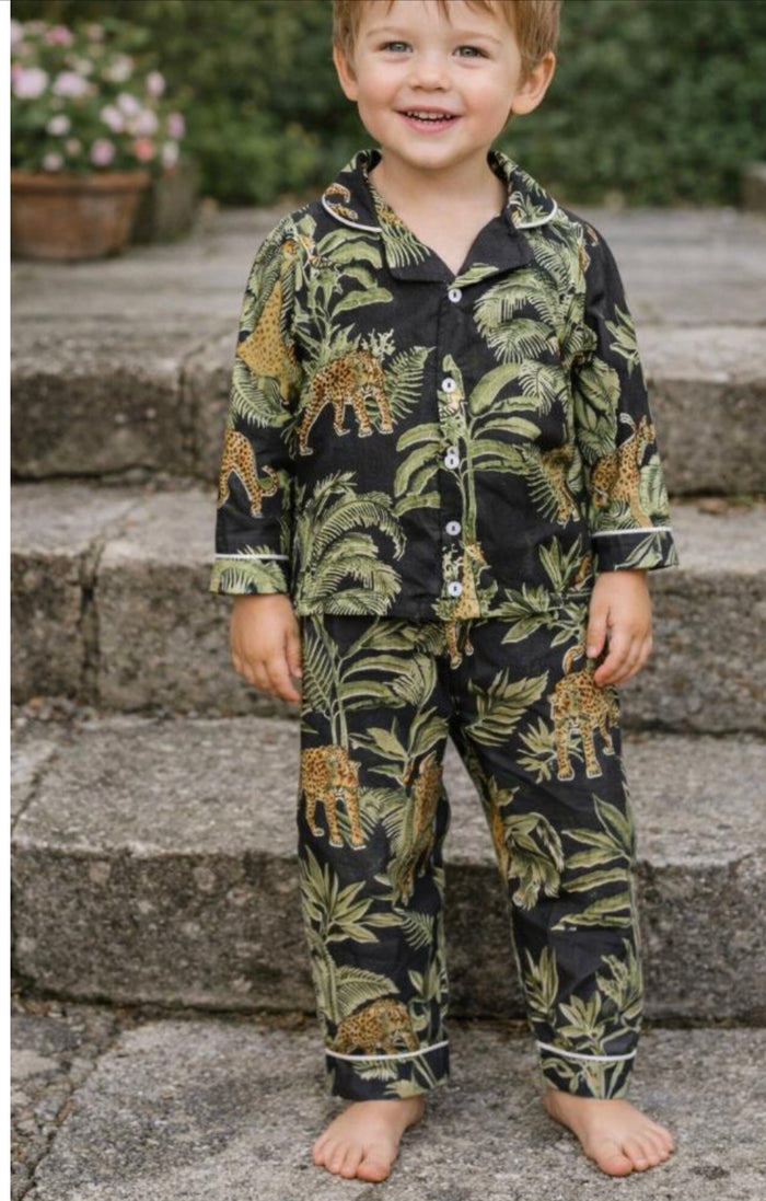 Giraffe Pyjamas - Love Sam