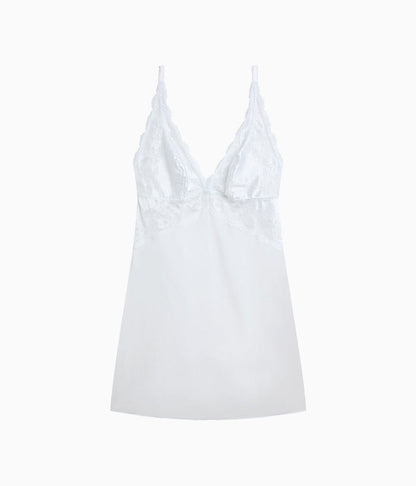 Modern Affair Chemise: White